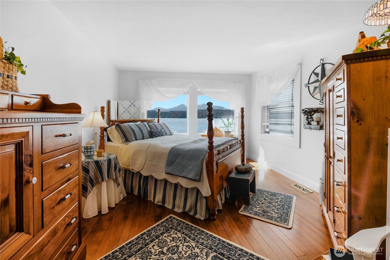 Silverdale, Washington, 98383, United States, 5 Bedrooms Bedrooms, ,3 BathroomsBathrooms,Residential,Forsale,1946238