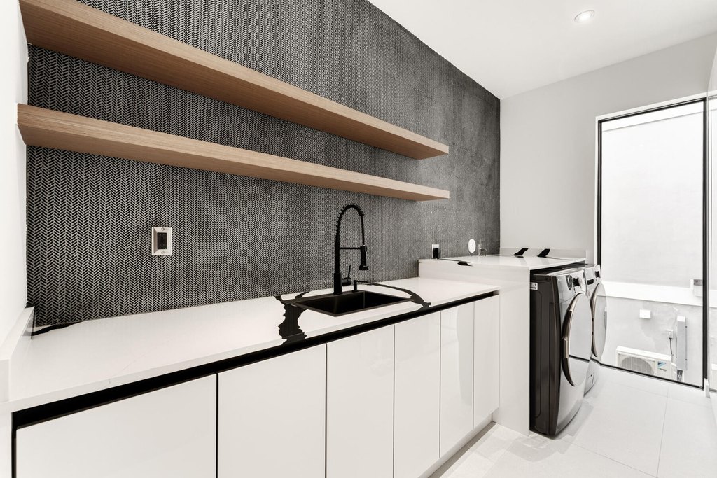 Key Largo, Florida, 33037, United States, 6 Bedrooms Bedrooms, ,5 BathroomsBathrooms,Residential,Forsale,2011107