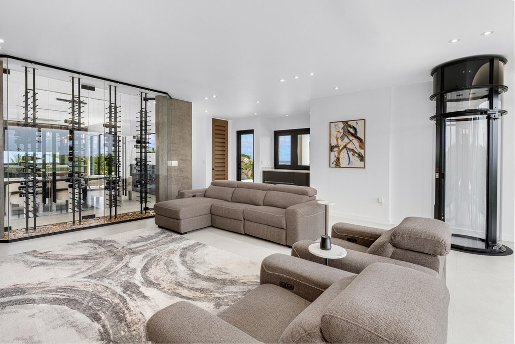 Key Largo, Florida, 33037, United States, 6 Bedrooms Bedrooms, ,5 BathroomsBathrooms,Residential,Forsale,2011107