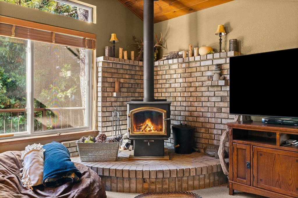 Lake Almanor, California, 96137, United States, 3 Bedrooms Bedrooms, ,2 BathroomsBathrooms,Residential,Forsale,1954170