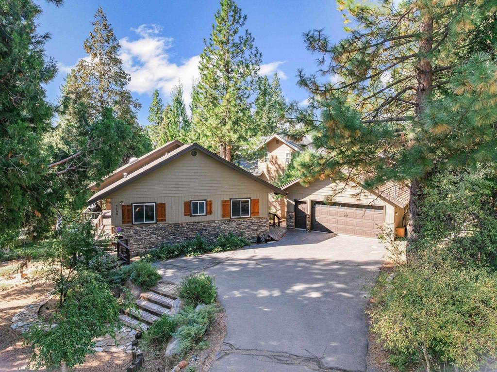 Lake Almanor, California, 96137, United States, 3 Bedrooms Bedrooms, ,2 BathroomsBathrooms,Residential,Forsale,1954170