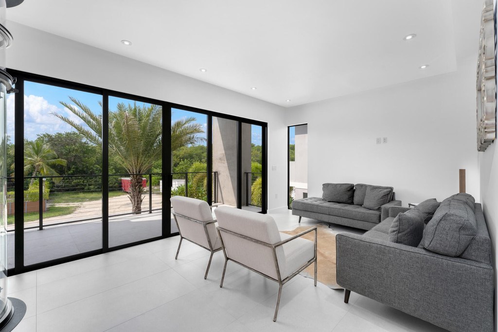 Key Largo, Florida, 33037, United States, 6 Bedrooms Bedrooms, ,5 BathroomsBathrooms,Residential,Forsale,2011107