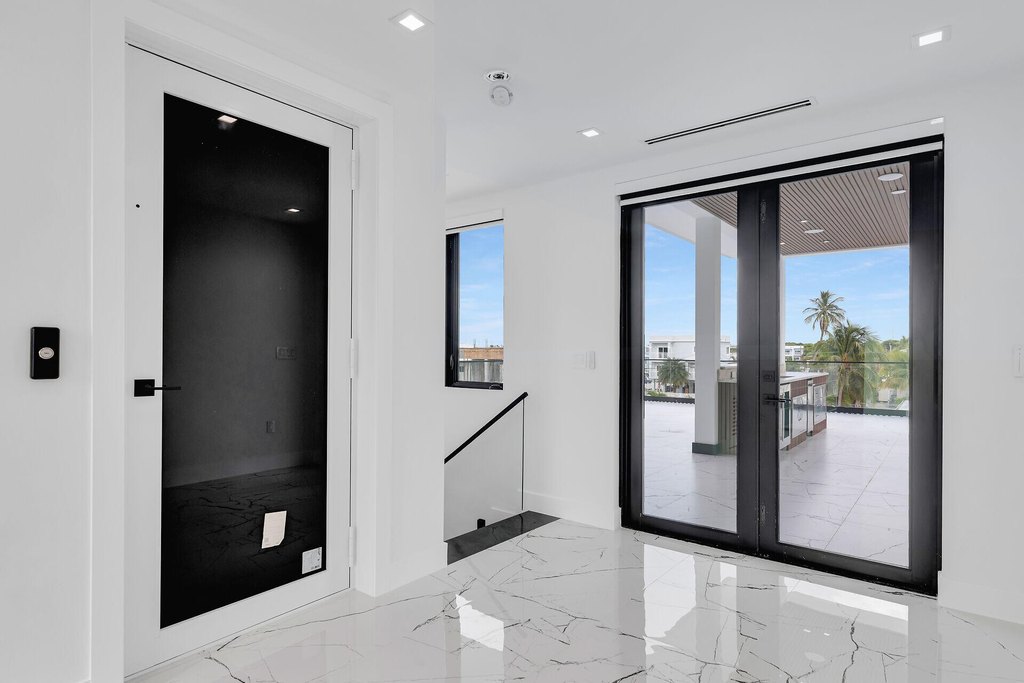 Key Largo, Florida, 33037, United States, 5 Bedrooms Bedrooms, ,4.5 BathroomsBathrooms,Residential,Forsale,1971991