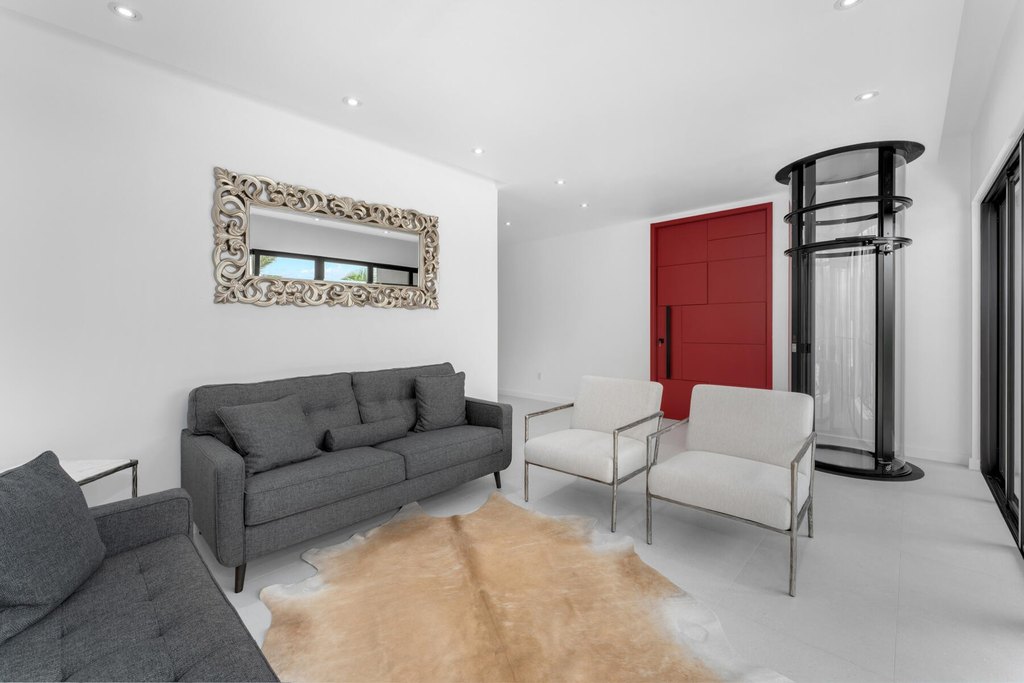 Key Largo, Florida, 33037, United States, 6 Bedrooms Bedrooms, ,5 BathroomsBathrooms,Residential,Forsale,2011107