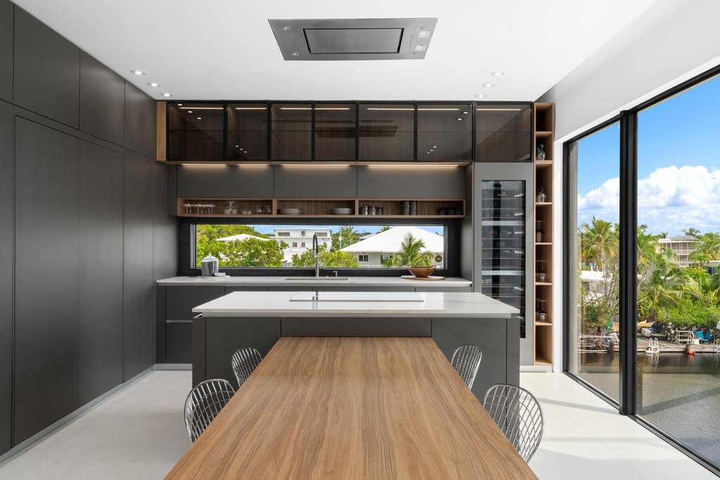 Key Largo, Florida, 33037, United States, 6 Bedrooms Bedrooms, ,5 BathroomsBathrooms,Residential,Forsale,2011107