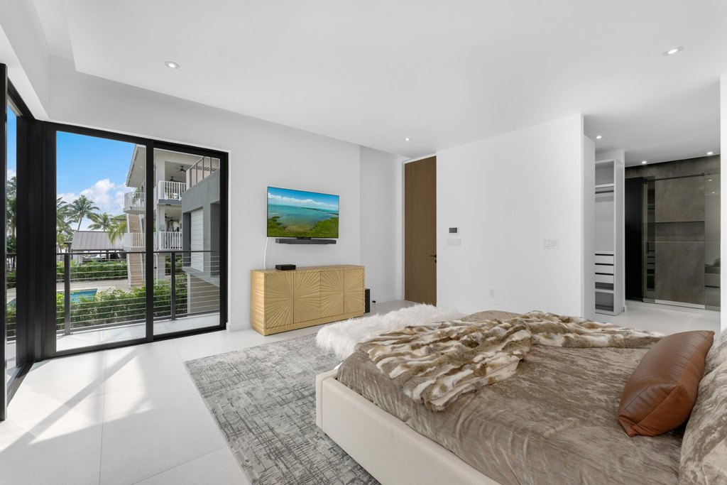 Key Largo, Florida, 33037, United States, 6 Bedrooms Bedrooms, ,5 BathroomsBathrooms,Residential,Forsale,2011107