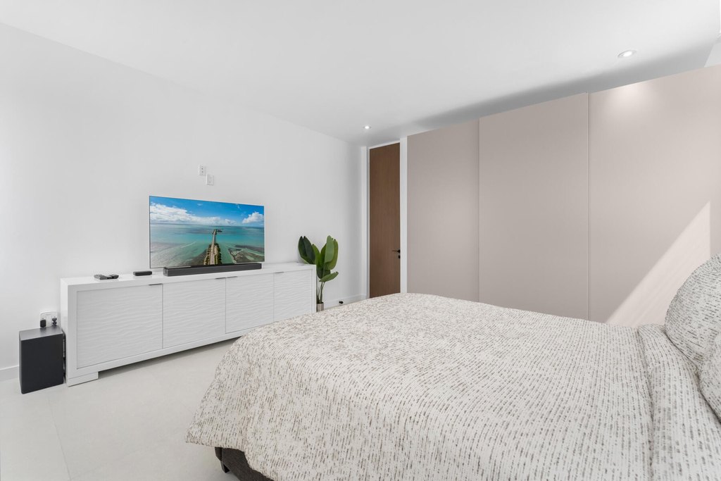 Key Largo, Florida, 33037, United States, 6 Bedrooms Bedrooms, ,5 BathroomsBathrooms,Residential,Forsale,2011107