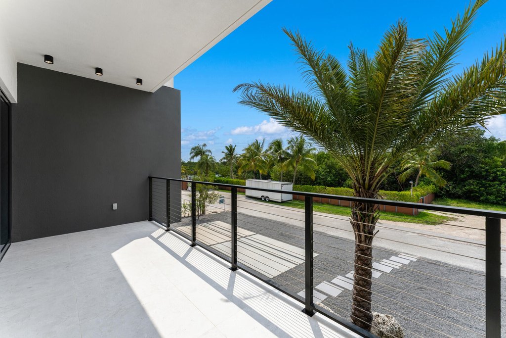 Key Largo, Florida, 33037, United States, 6 Bedrooms Bedrooms, ,5 BathroomsBathrooms,Residential,Forsale,2011107