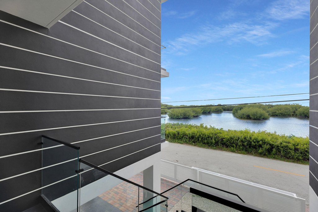 Key Largo, Florida, 33037, United States, 5 Bedrooms Bedrooms, ,4.5 BathroomsBathrooms,Residential,Forsale,1971991