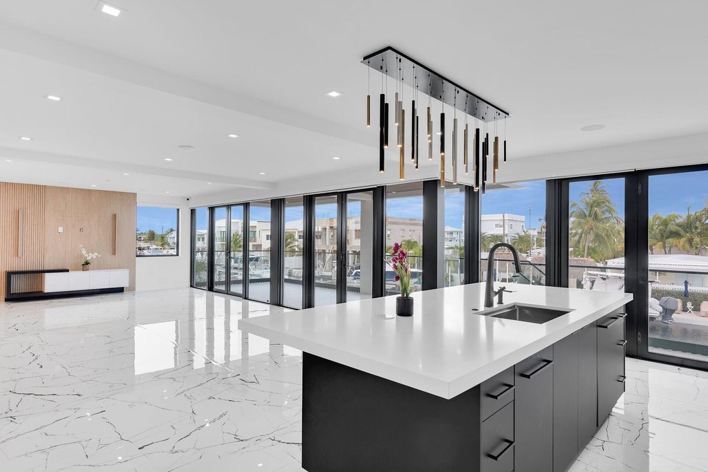 Key Largo, Florida, 33037, United States, 5 Bedrooms Bedrooms, ,4.5 BathroomsBathrooms,Residential,Forsale,1971991