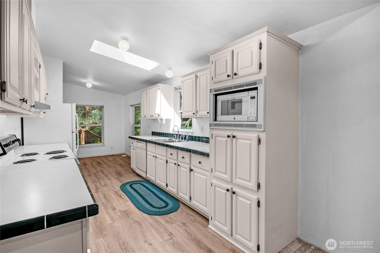 Bothell, Washington, 98021, United States, 3 Bedrooms Bedrooms, ,2 BathroomsBathrooms,Residential,Forsale,1946241