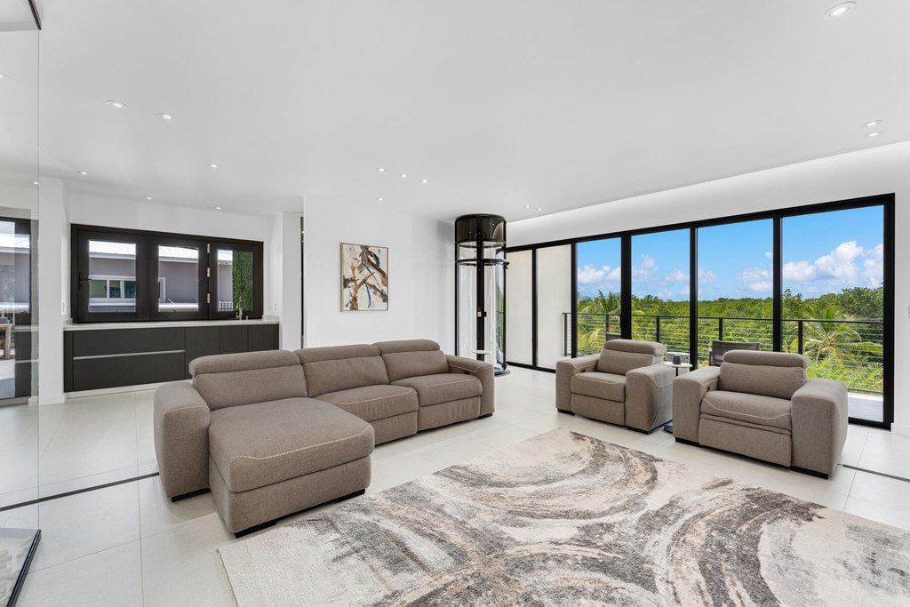 Key Largo, Florida, 33037, United States, 6 Bedrooms Bedrooms, ,5 BathroomsBathrooms,Residential,Forsale,2011107