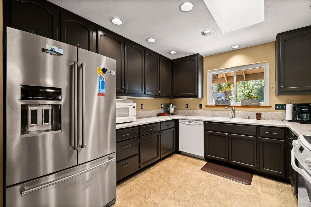 Lake Almanor, California, 96137, United States, 3 Bedrooms Bedrooms, ,2 BathroomsBathrooms,Residential,Forsale,1954170