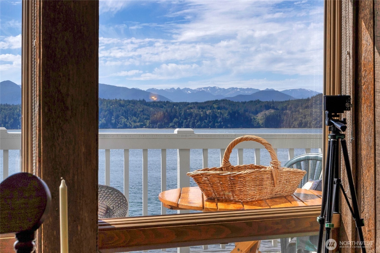 Silverdale, Washington, 98383, United States, 5 Bedrooms Bedrooms, ,3 BathroomsBathrooms,Residential,Forsale,1946238