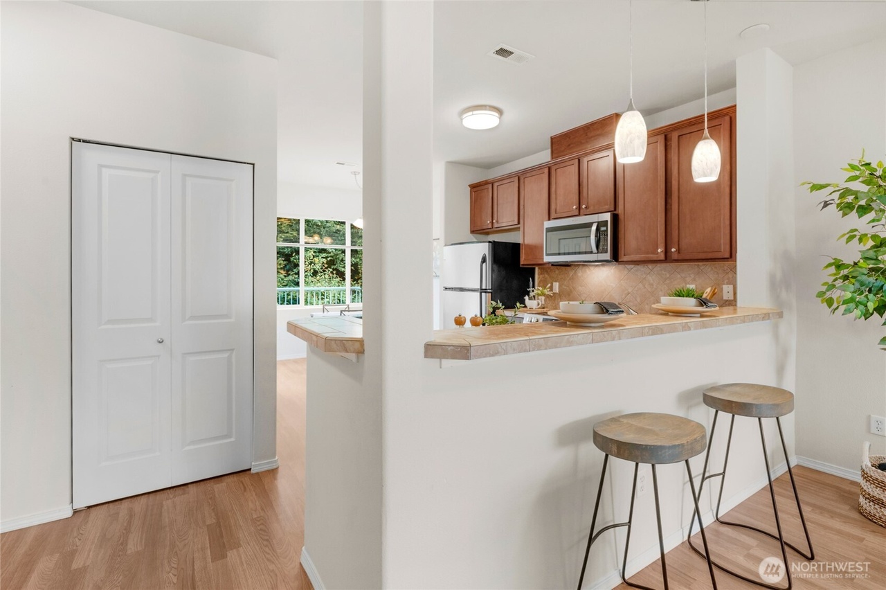 Bothell, Washington, 98012, United States, 2 Bedrooms Bedrooms, ,2 BathroomsBathrooms,Residential,Forsale,1946239