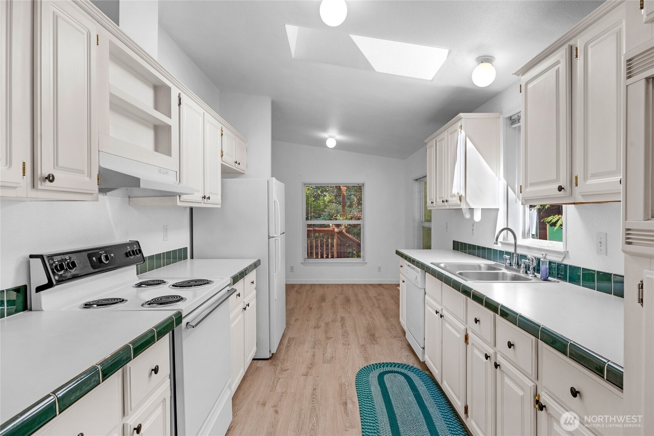 Bothell, Washington, 98021, United States, 3 Bedrooms Bedrooms, ,2 BathroomsBathrooms,Residential,Forsale,1946241