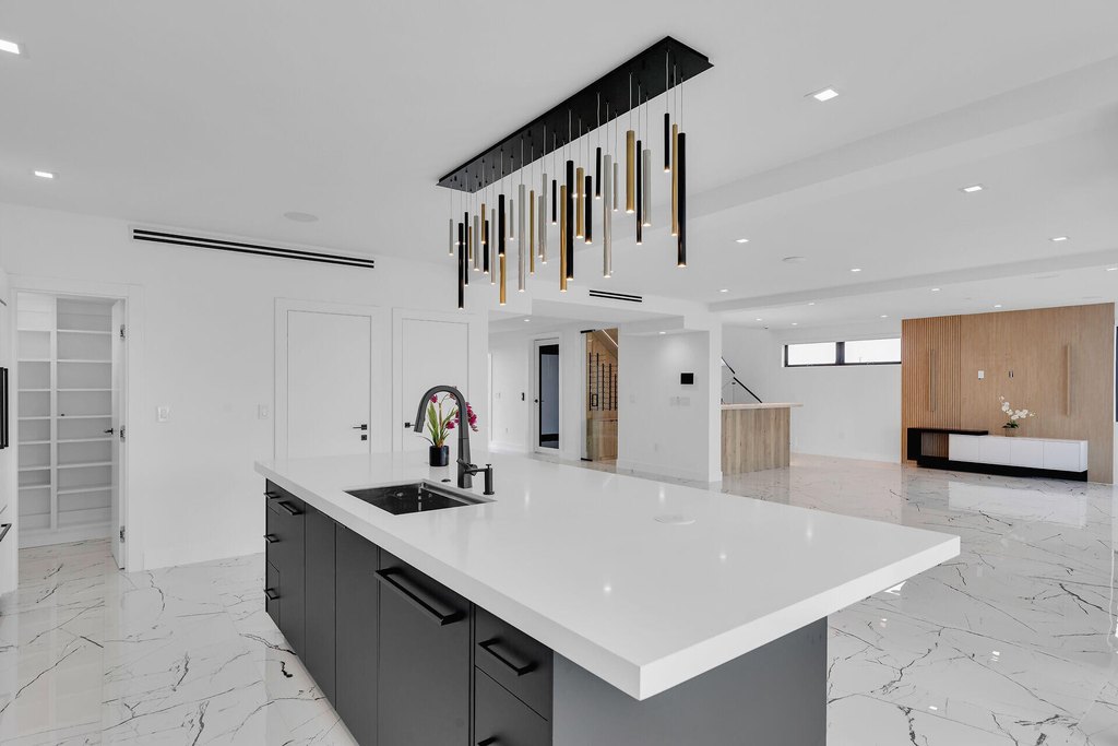 Key Largo, Florida, 33037, United States, 5 Bedrooms Bedrooms, ,4.5 BathroomsBathrooms,Residential,Forsale,1971991