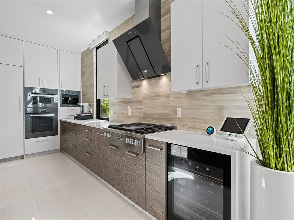 Fort Lauderdale, Florida, 33301, United States, 3 Bedrooms Bedrooms, ,3.5 BathroomsBathrooms,Residential,Forsale,1968235