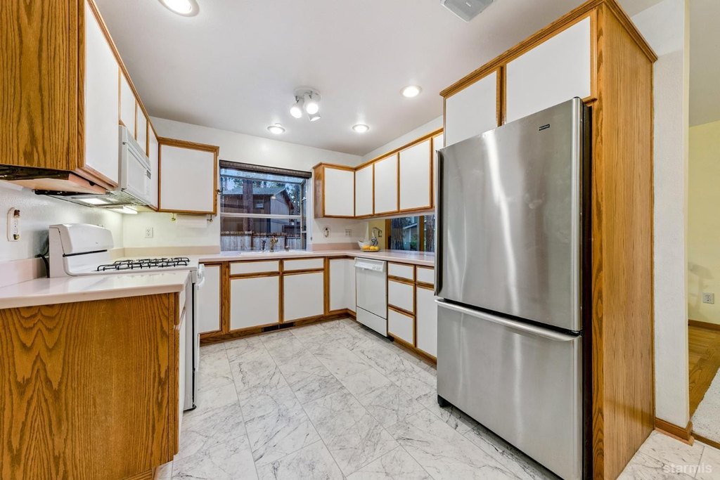 South Lake Tahoe, California, 96150, United States, 4 Bedrooms Bedrooms, ,3 BathroomsBathrooms,Residential,Forsale,1967386