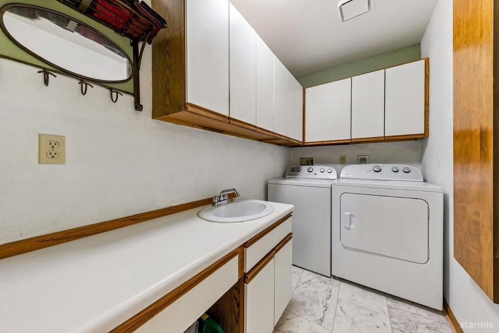 South Lake Tahoe, California, 96150, United States, 4 Bedrooms Bedrooms, ,3 BathroomsBathrooms,Residential,Forsale,1967386