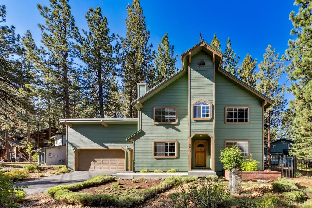 South Lake Tahoe, California, 96150, United States, 4 Bedrooms Bedrooms, ,3 BathroomsBathrooms,Residential,Forsale,1967386