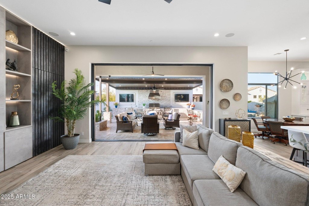 Gilbert, Arizona, 85297, United States, 6 Bedrooms Bedrooms, ,7 BathroomsBathrooms,Residential,Forsale,1953806