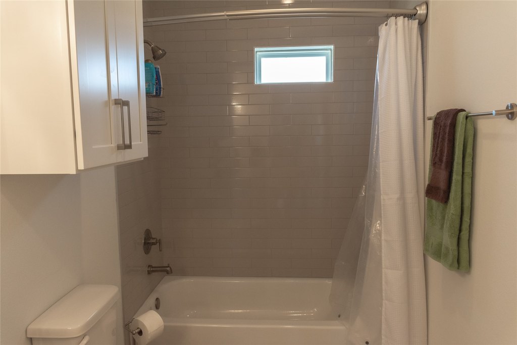 Taylor Lake Village, Texas, 77586, United States, 3 Bedrooms Bedrooms, ,2.5 BathroomsBathrooms,Residential,Forsale,1973421