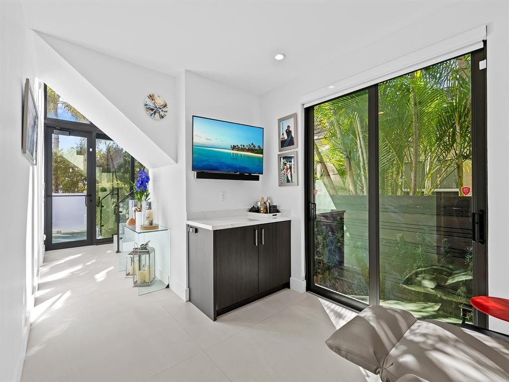 Fort Lauderdale, Florida, 33301, United States, 3 Bedrooms Bedrooms, ,3.5 BathroomsBathrooms,Residential,Forsale,1968235