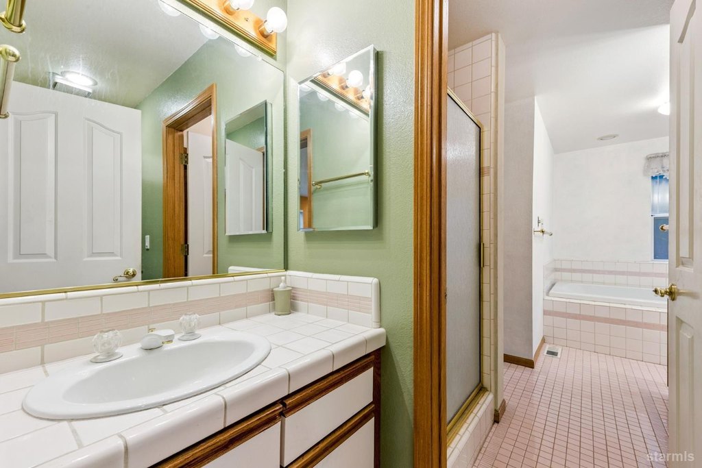 South Lake Tahoe, California, 96150, United States, 4 Bedrooms Bedrooms, ,3 BathroomsBathrooms,Residential,Forsale,1967386