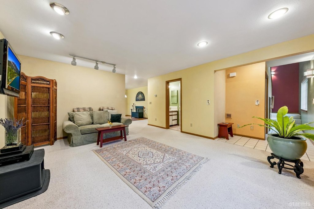 South Lake Tahoe, California, 96150, United States, 4 Bedrooms Bedrooms, ,3 BathroomsBathrooms,Residential,Forsale,1967386