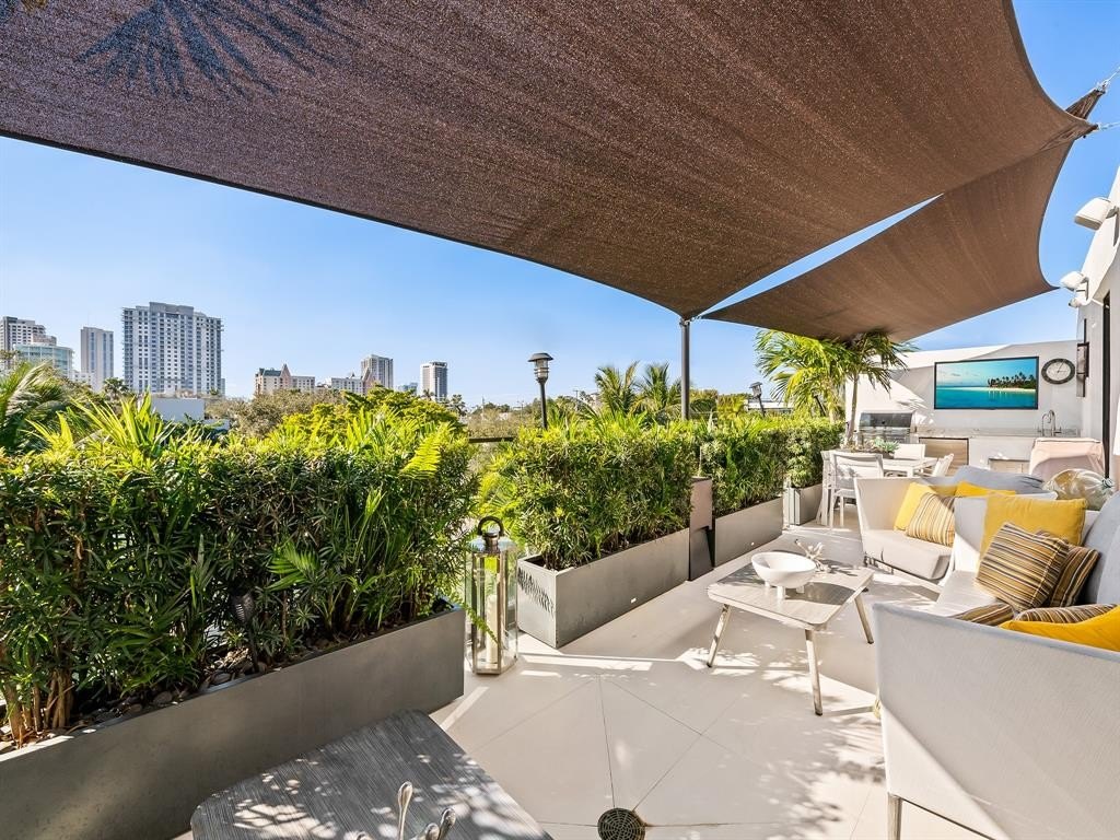 Fort Lauderdale, Florida, 33301, United States, 3 Bedrooms Bedrooms, ,3.5 BathroomsBathrooms,Residential,Forsale,1968235