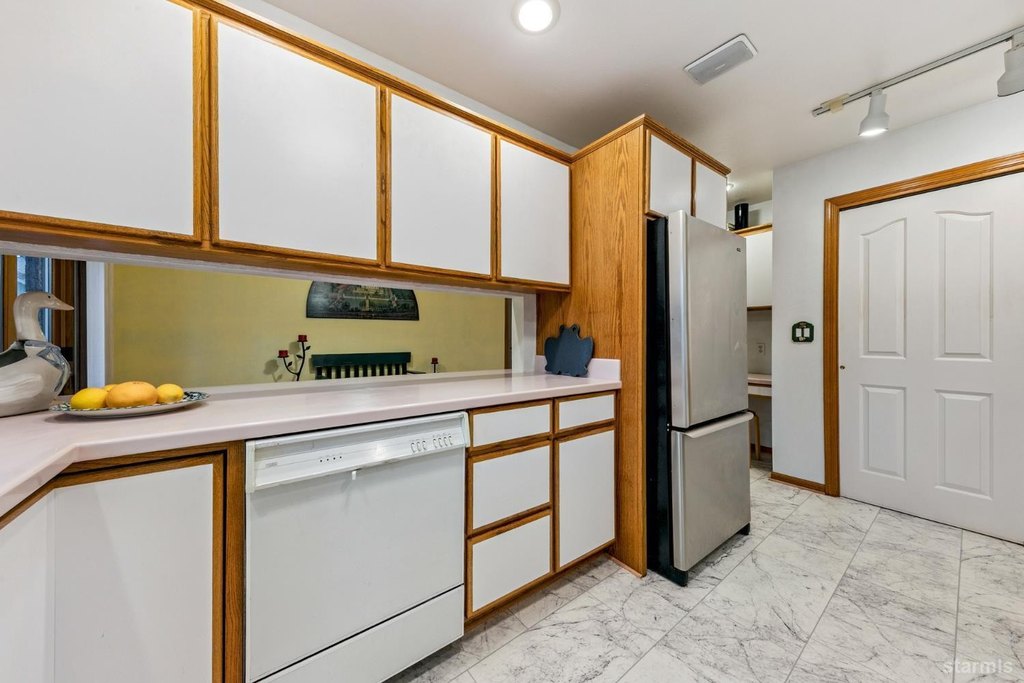 South Lake Tahoe, California, 96150, United States, 4 Bedrooms Bedrooms, ,3 BathroomsBathrooms,Residential,Forsale,1967386