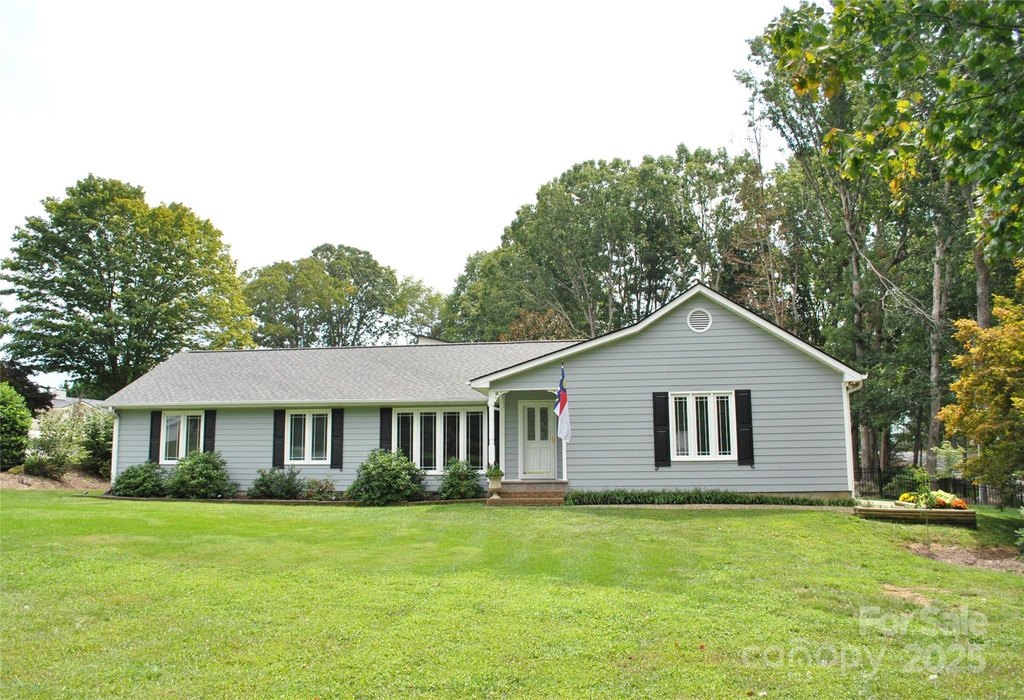 Hendersonville, North Carolina, 28792, United States, 3 Bedrooms Bedrooms, ,2.5 BathroomsBathrooms,Residential,Forsale,1960264 Hendersonville, North Carolina, 28792, United States, 3 Bedrooms Bedrooms, ,2.5 BathroomsBathrooms,Residential,Forsale,1960264