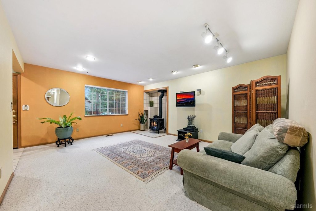 South Lake Tahoe, California, 96150, United States, 4 Bedrooms Bedrooms, ,3 BathroomsBathrooms,Residential,Forsale,1967386