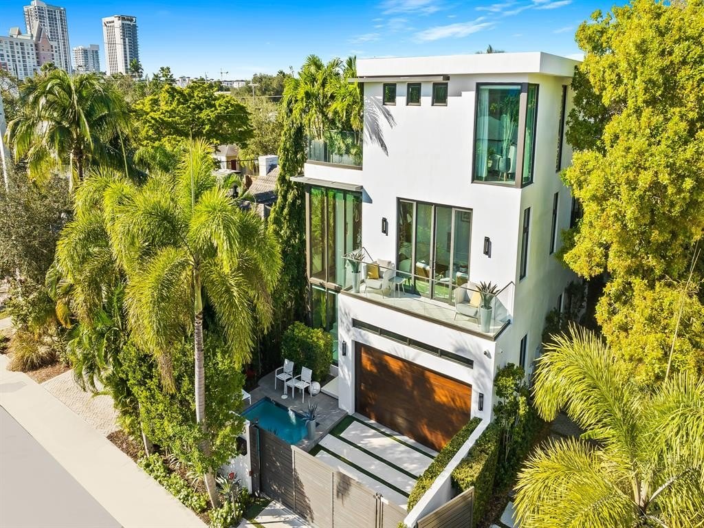 Fort Lauderdale, Florida, 33301, United States, 3 Bedrooms Bedrooms, ,3.5 BathroomsBathrooms,Residential,Forsale,1968235