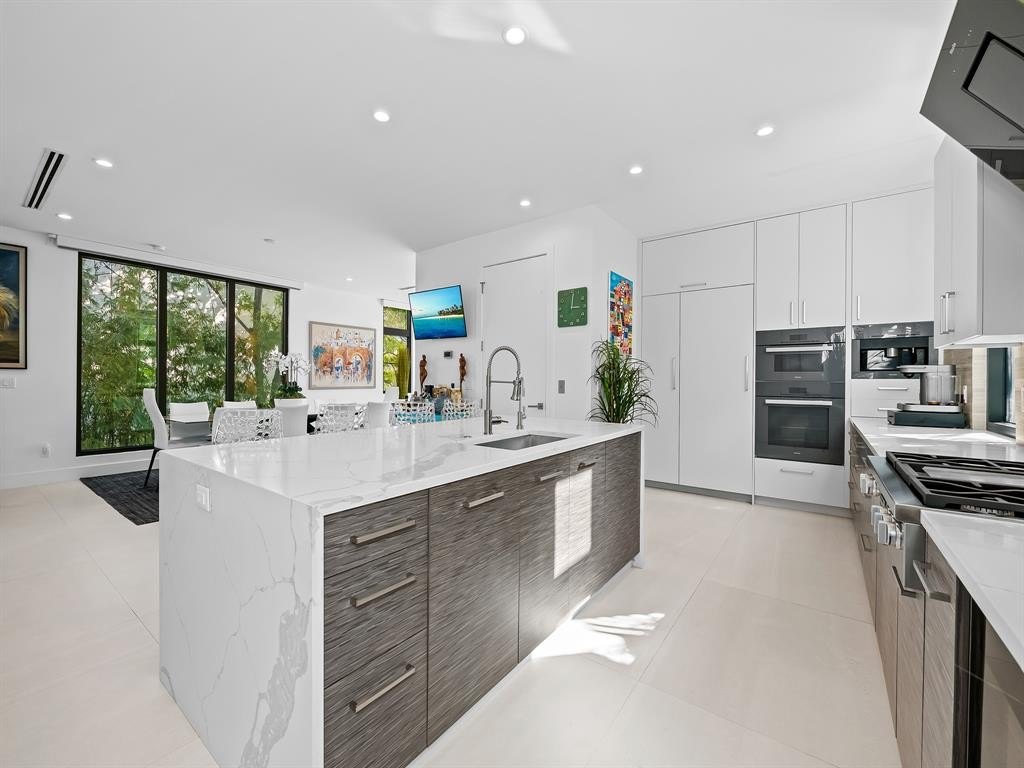 Fort Lauderdale, Florida, 33301, United States, 3 Bedrooms Bedrooms, ,3.5 BathroomsBathrooms,Residential,Forsale,1968235