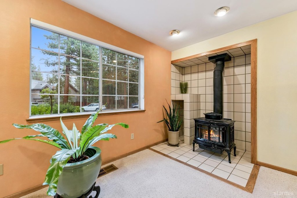 South Lake Tahoe, California, 96150, United States, 4 Bedrooms Bedrooms, ,3 BathroomsBathrooms,Residential,Forsale,1967386