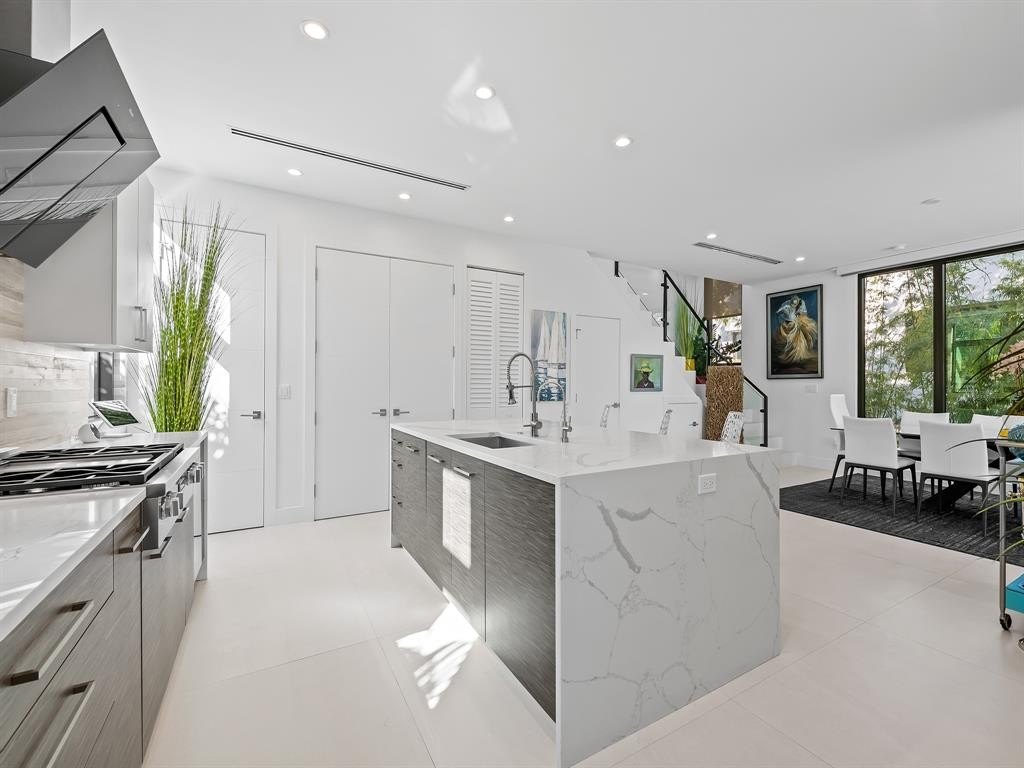 Fort Lauderdale, Florida, 33301, United States, 3 Bedrooms Bedrooms, ,3.5 BathroomsBathrooms,Residential,Forsale,1968235