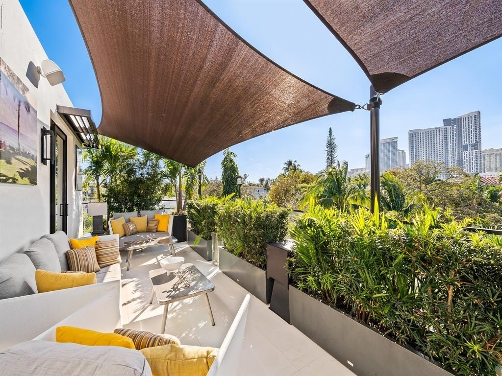 Fort Lauderdale, Florida, 33301, United States, 3 Bedrooms Bedrooms, ,3.5 BathroomsBathrooms,Residential,Forsale,1968235