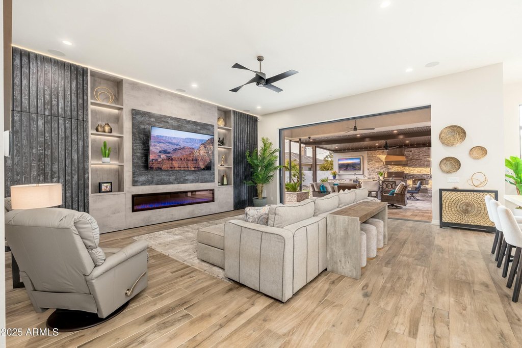 Gilbert, Arizona, 85297, United States, 6 Bedrooms Bedrooms, ,7 BathroomsBathrooms,Residential,Forsale,1953806