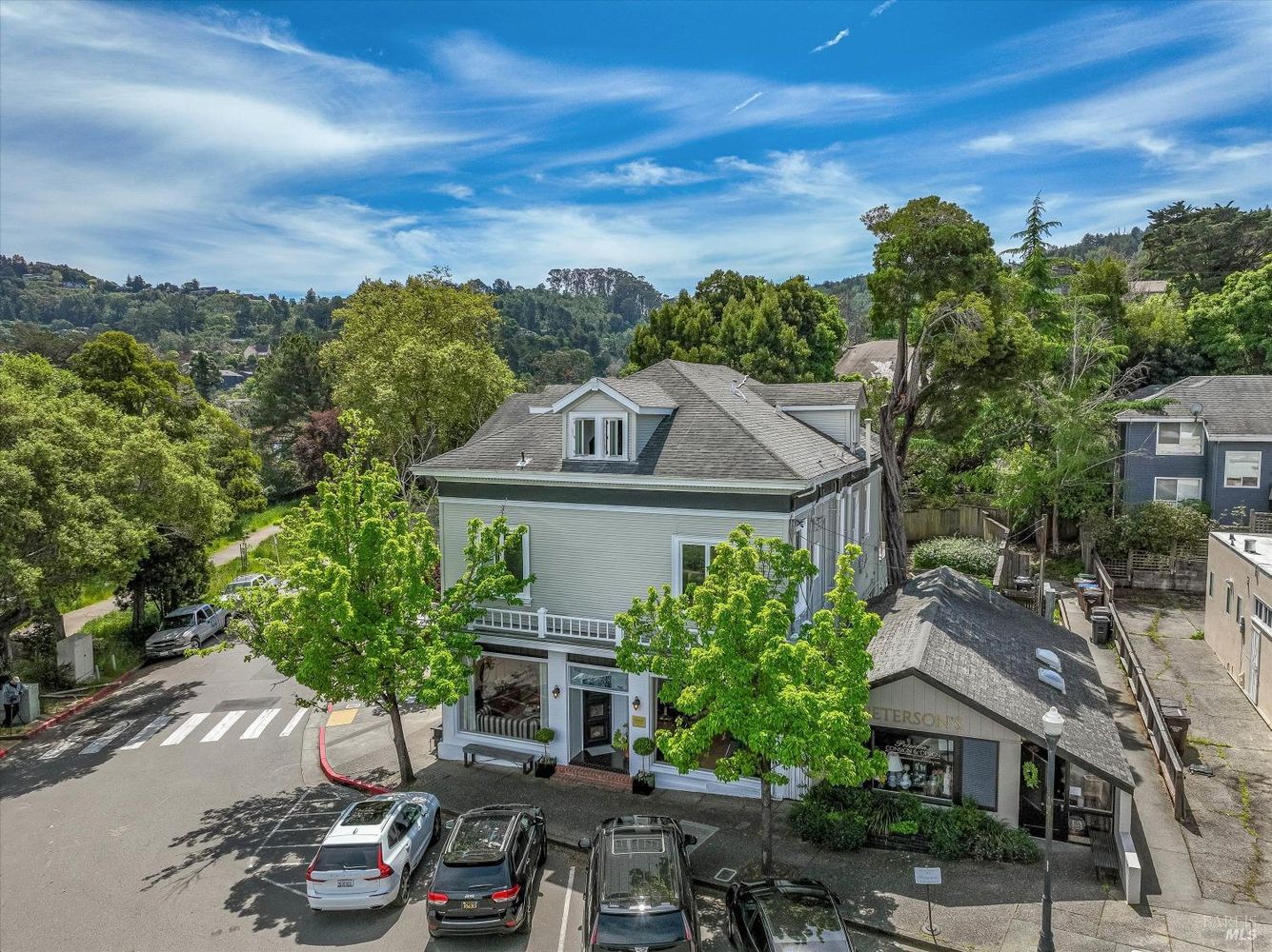 Corte Madera, California, 94925, United States, 8 Bedrooms Bedrooms, ,2 BathroomsBathrooms,Residential,Forsale,1953135
