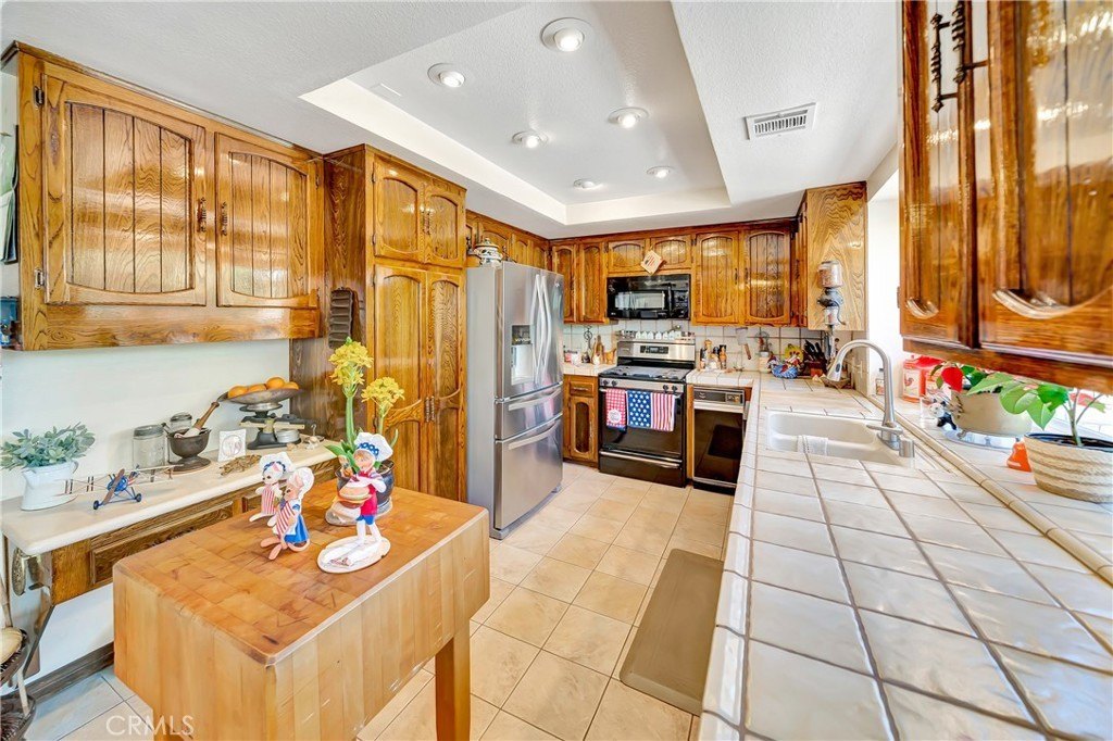 Palmdale, California, 93551, United States, 5 Bedrooms Bedrooms, ,3.5 BathroomsBathrooms,Residential,Forsale,1893832