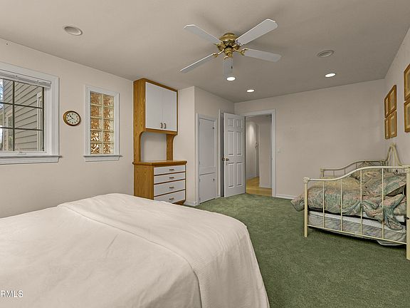 Flagstaff, Arizona, 86005, United States, 4 Bedrooms Bedrooms, ,3 BathroomsBathrooms,Residential,Forsale,1953460