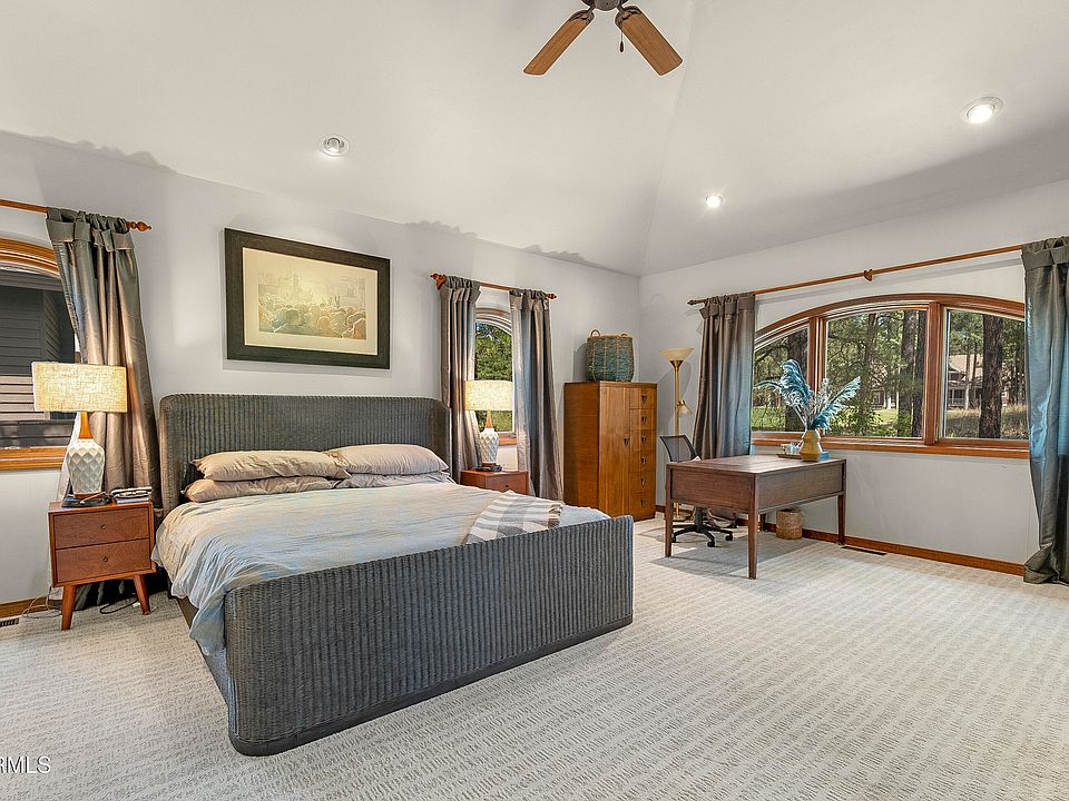Flagstaff, Arizona, 86005, United States, 3 Bedrooms Bedrooms, ,3 BathroomsBathrooms,Residential,Forsale,1953459