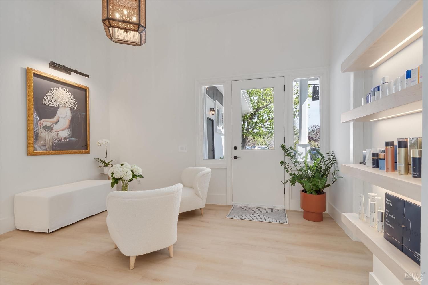 Corte Madera, California, 94925, United States, 8 Bedrooms Bedrooms, ,2 BathroomsBathrooms,Residential,Forsale,1953135