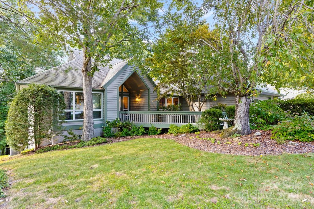 Flat Rock, North Carolina, 28731, United States, 3 Bedrooms Bedrooms, ,2 BathroomsBathrooms,Residential,Forsale,2004158