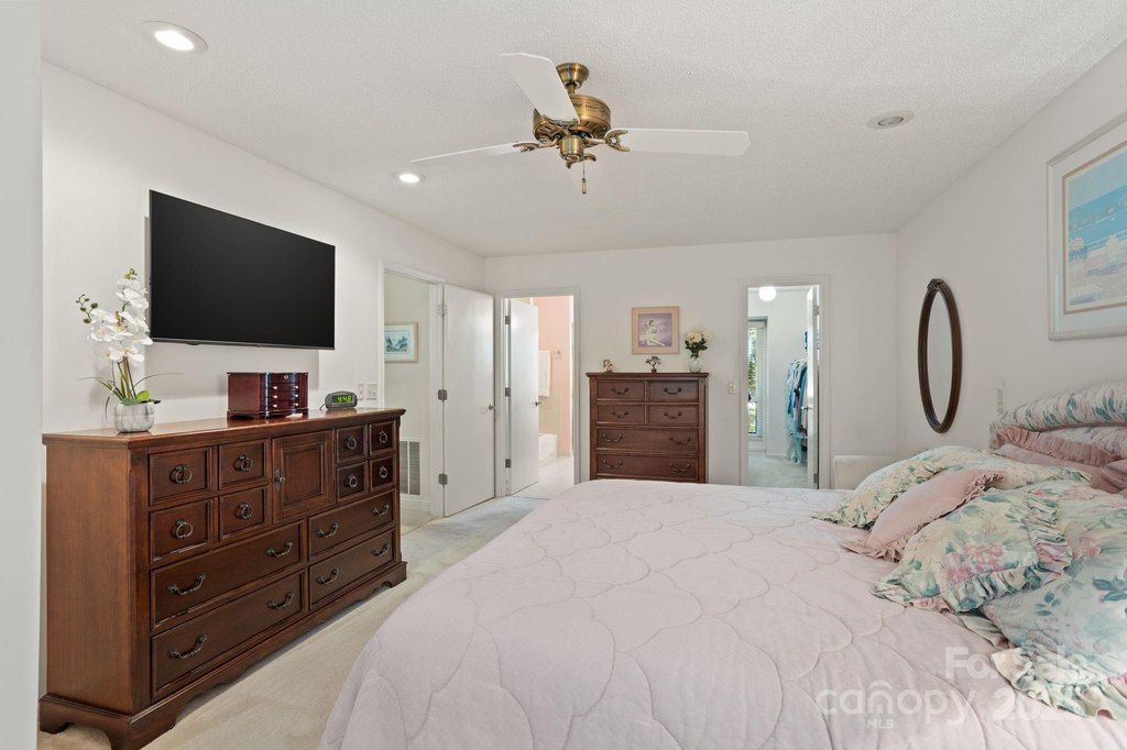 Flat Rock, North Carolina, 28731, United States, 3 Bedrooms Bedrooms, ,2 BathroomsBathrooms,Residential,Forsale,2004158