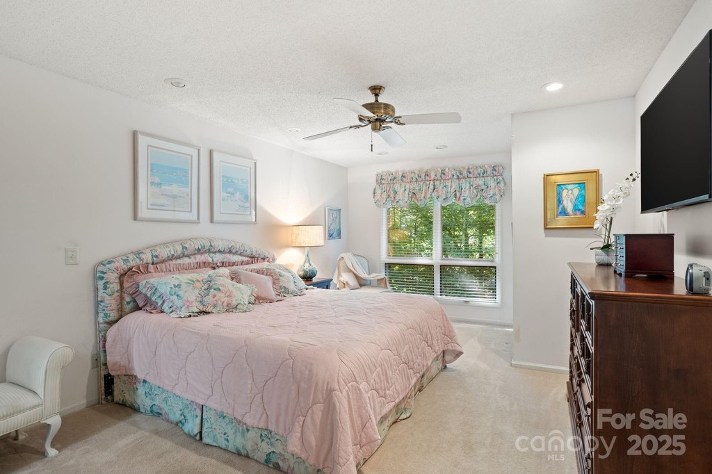 Flat Rock, North Carolina, 28731, United States, 3 Bedrooms Bedrooms, ,2 BathroomsBathrooms,Residential,Forsale,2004158