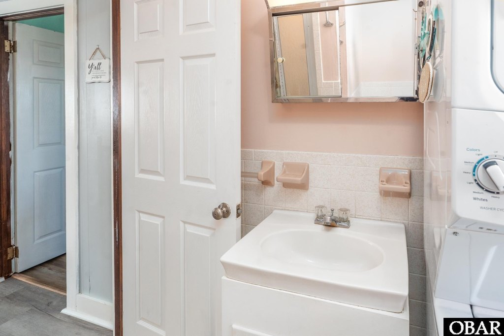 Nags Head, North Carolina, 27959, United States, 3 Bedrooms Bedrooms, ,1 BathroomBathrooms,Residential,Forsale,2008051