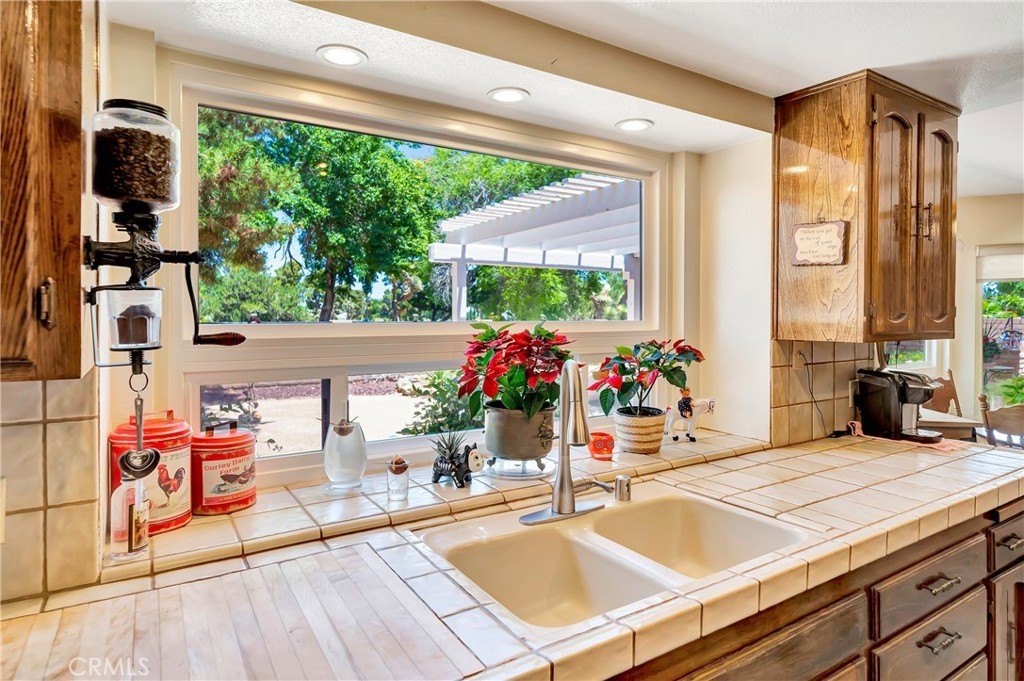 Palmdale, California, 93551, United States, 5 Bedrooms Bedrooms, ,3.5 BathroomsBathrooms,Residential,Forsale,1893832